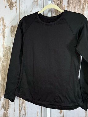 Climate Right, Thermal Black Long Sleeve Crewneck Top - Women's. Size Large.